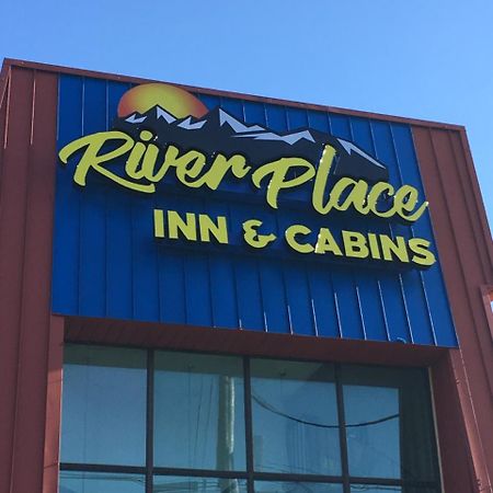 River Place Inn Пиджен Фордж Екстериор снимка