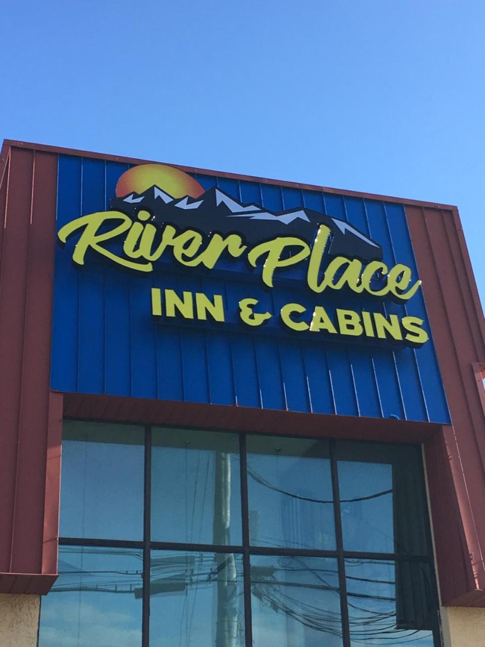 River Place Inn Пиджен Фордж Екстериор снимка